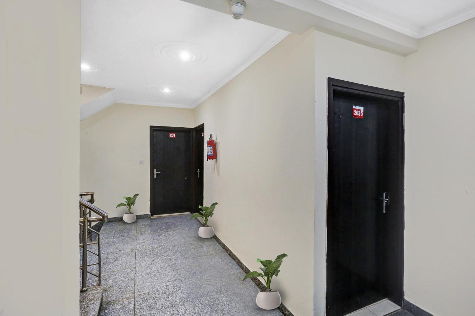 Hotel O Hotel Blue Orchid Nueva Delhi Exterior foto