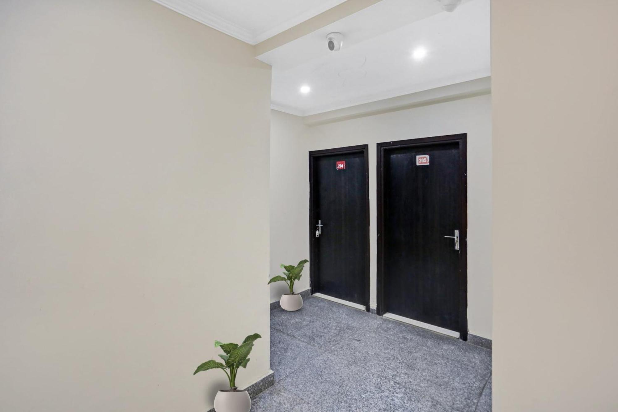 Hotel O Hotel Blue Orchid Nueva Delhi Exterior foto