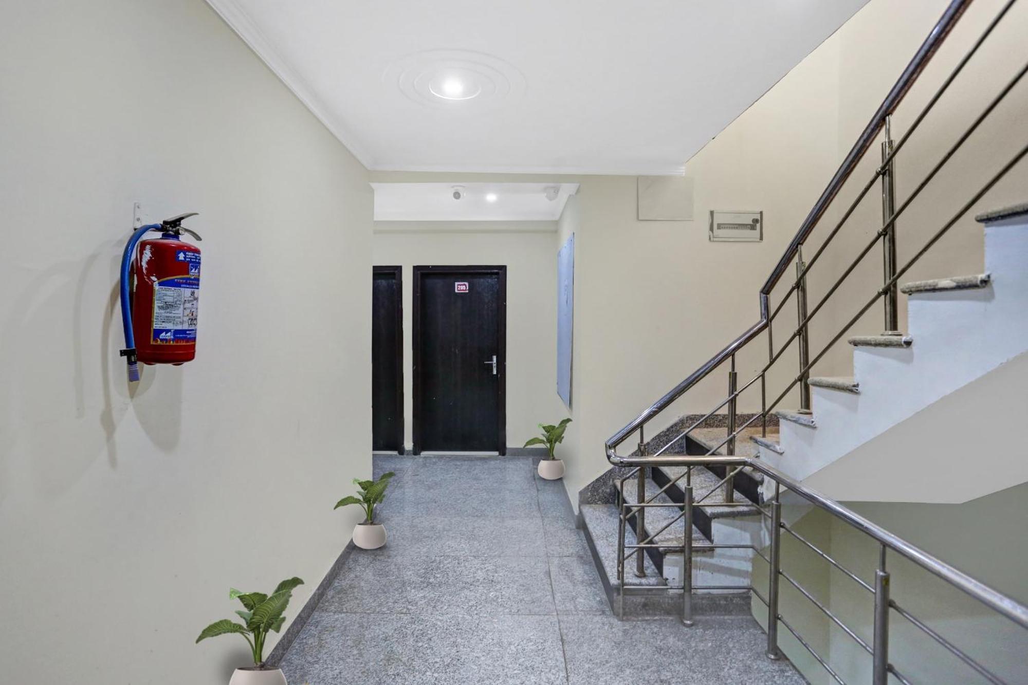 Hotel O Hotel Blue Orchid Nueva Delhi Exterior foto
